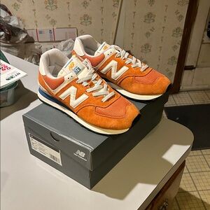 New Balance 574 men’s size 8 orange white NIB NWT